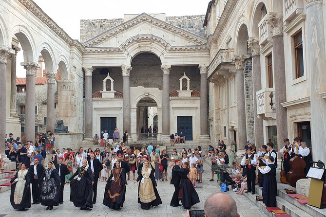 History Split Walking Tour in French -Small group - Inside Diocletian’s Palace with a Small French Group