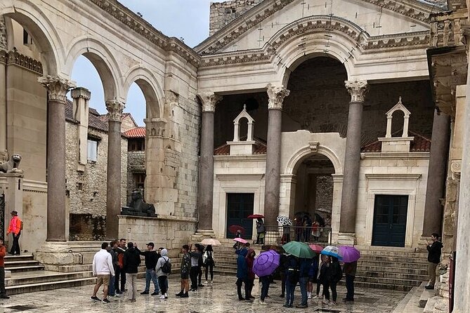 History Split Walking Tour in French -Small group - FAQ