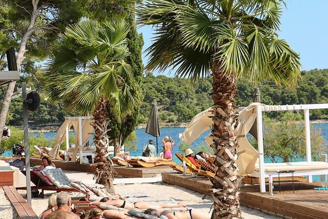 Hvar, Brač & Pakleni islands cruise with lunch & drinks from Split & Trogir - Boat comfort and crowd levels: plan for the big-day feel