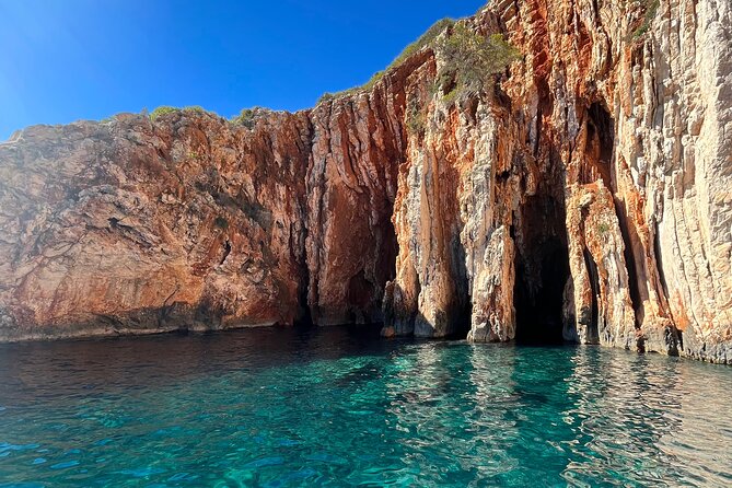 Hvar Delight: Private Speed Boat Tour - Dubovica Beach and the Red Rocks Snorkeling Stop