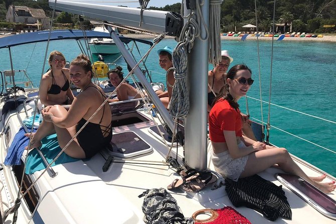 Hvar - Full Day Sail on a yacht - friendly skipper- small group - lunch optional - Milna and Notos lunch: a shore break that doesn’t waste your day