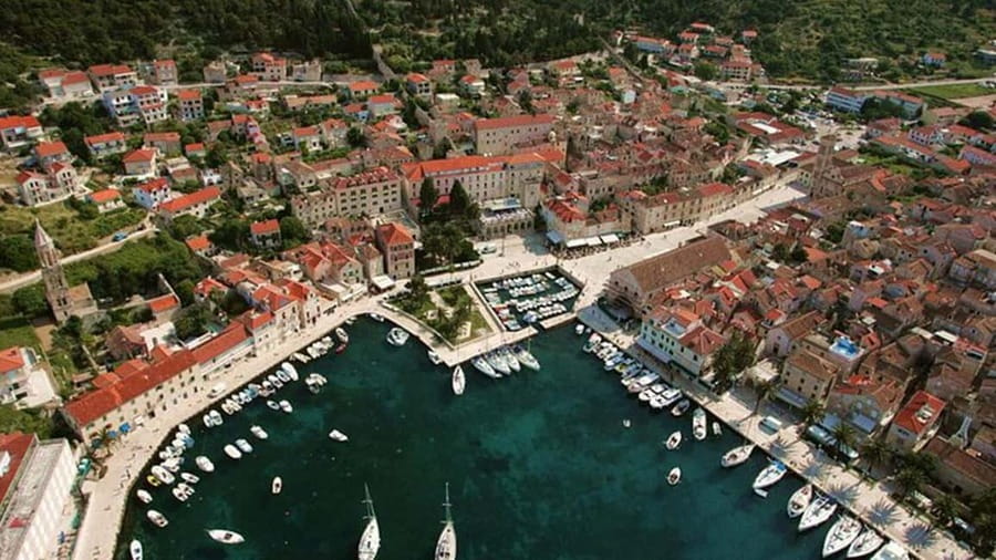 Hvar Tour from Split - Full Day Tour - The return surprise: a wild bay swim before Split