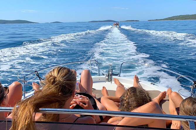 Islands Brač, Šolta & Blue lagoon - Private speedboat tour - Stop 3: Maslinica on Šolta, old streets and a castle turned hotel