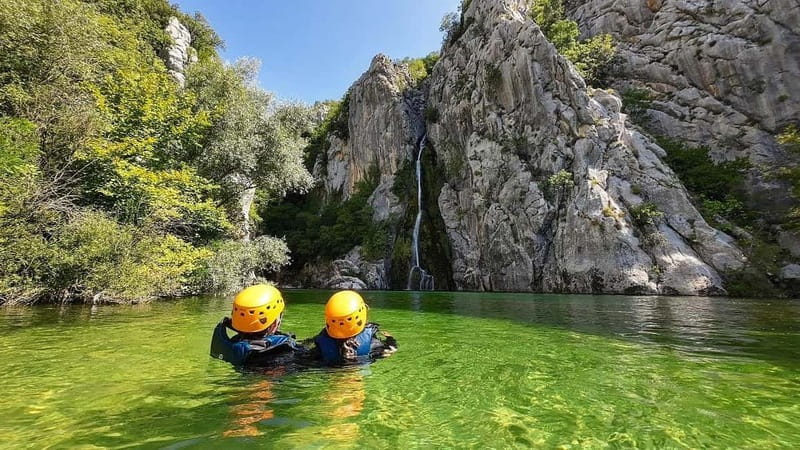 Iz Omisa/Zadvarija: Extremni Canyoning na rijeci Cetini - Getting to Zadvarje from Omiš, and Why the Ride Is Part of It