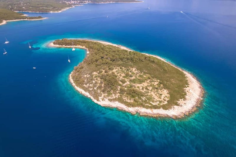 Makarska: 3-island Speedboat Cave & Blue Lagoon Tour - Jelsa on Hvar: Time on Land Without Losing the Beach Day