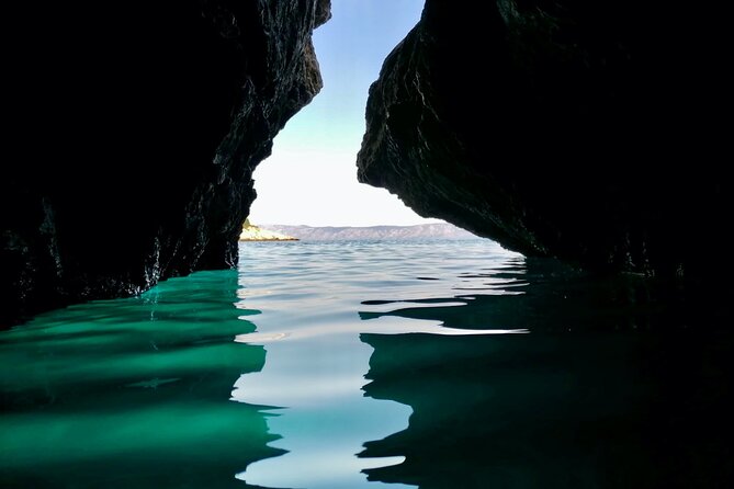Makarska: 3-Island Speedboat Tour with Cave and Blue Lagoon - Jelsa on Hvar: Old Town Streets Without Rushing