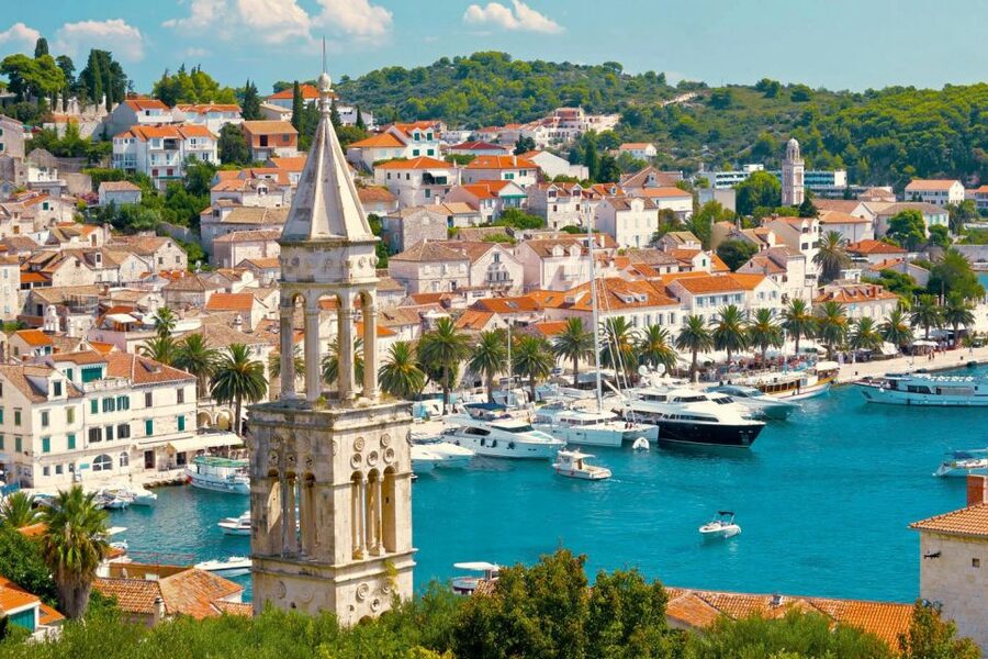 Makarska: 5-Islands Tour, Blue Cave, Vis, Hvar & Brač - On the water: how the speedboat day feels