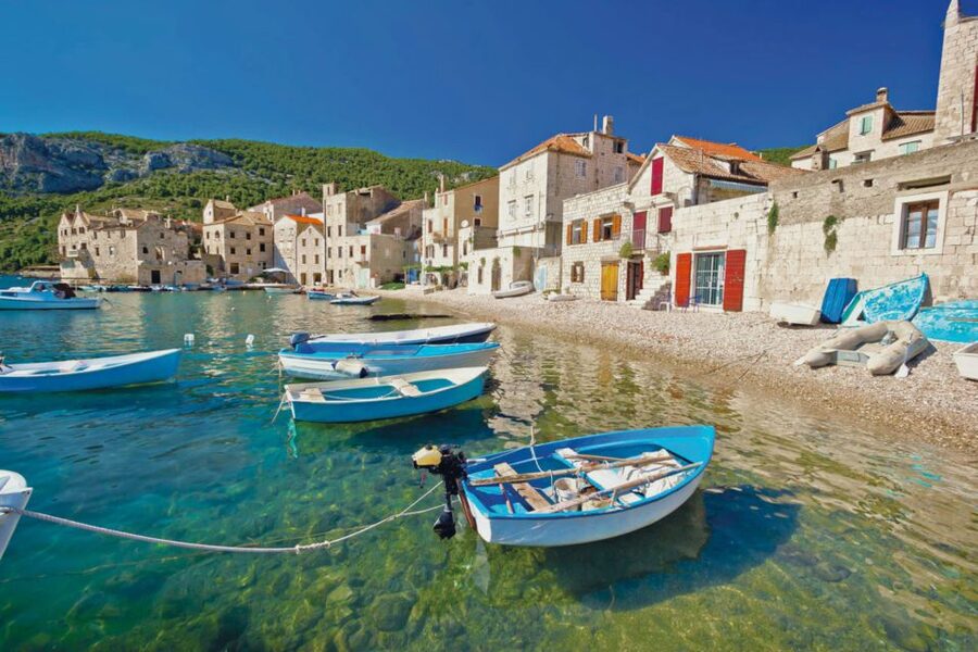 Makarska: 5-Islands Tour, Blue Cave, Vis, Hvar & Brač - Vis island, in two different moods: Komiža and Stiniva