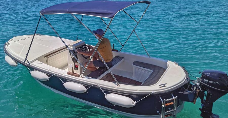 Makarska: Discover coastal area with Betina 500 - Meeting at Hops Bar, then you’re on the water for your own day
