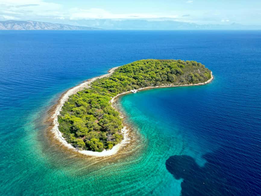 Makarska: Golden Horn Beach & Secluded Bays Speedboat Tour - Makarska to Brač: the speedboat format you are actually paying for