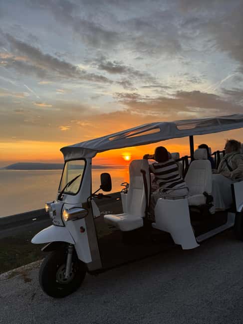 Makarska: Skywalk Tuk-Tuk Tour with Skip-the-Line Ticket - Wildlife odds, crowd levels, and the best time to go
