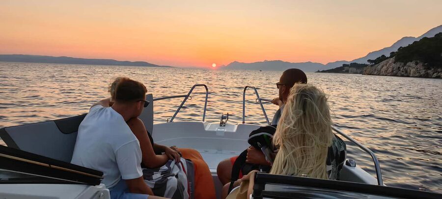 Makarska: Speedboat Sunset Tour to hidden bay on island Brač - Leaving Makarska Port, Then Chasing Golden Light