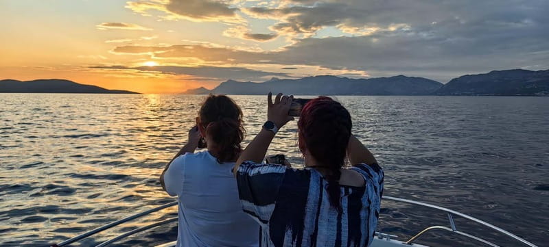 Makarska: Speedboat Sunset Tour to hidden bay on island Brač - Skipper Tina and the Small-Group Advantage