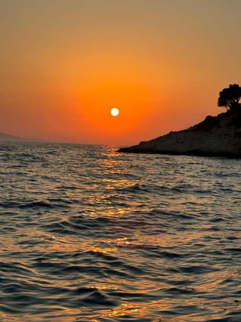 Makarska: Sunset private boat tour from Makarska - Boat panorama sightseeing: Makarska as the light changes