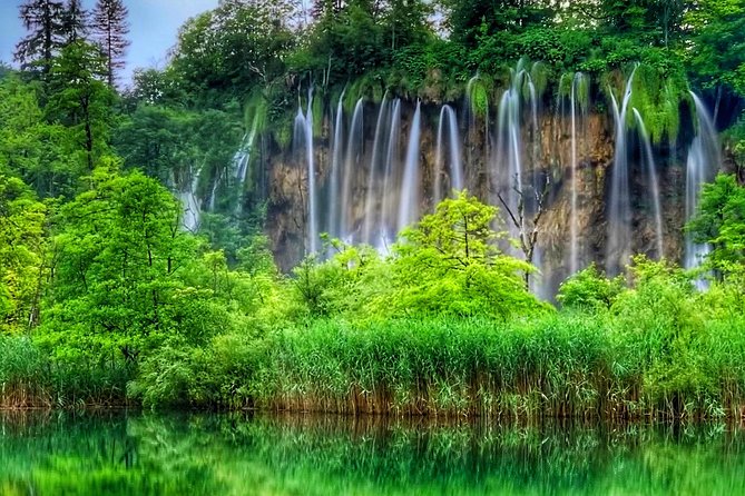 Plitvice lakes private round trip transfer (including waiting time) - Entrance tickets and lunch: what to sort before you go