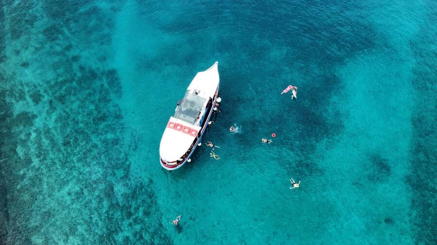 Podstrana: Full-Day Boat Trip to Brač and Shipwreck Kontesa - Getting on the boat: pick-up times that matter