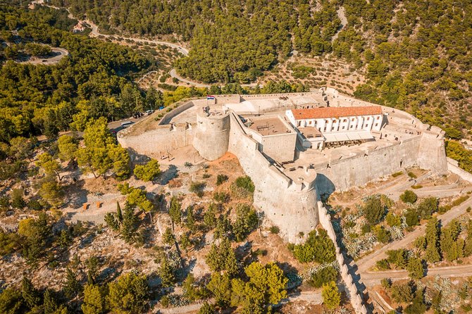 Private Blue Cave and Hvar - 5 Islands Tour - Sea Conditions, Comfort on Board, and How Skippers Save the Day