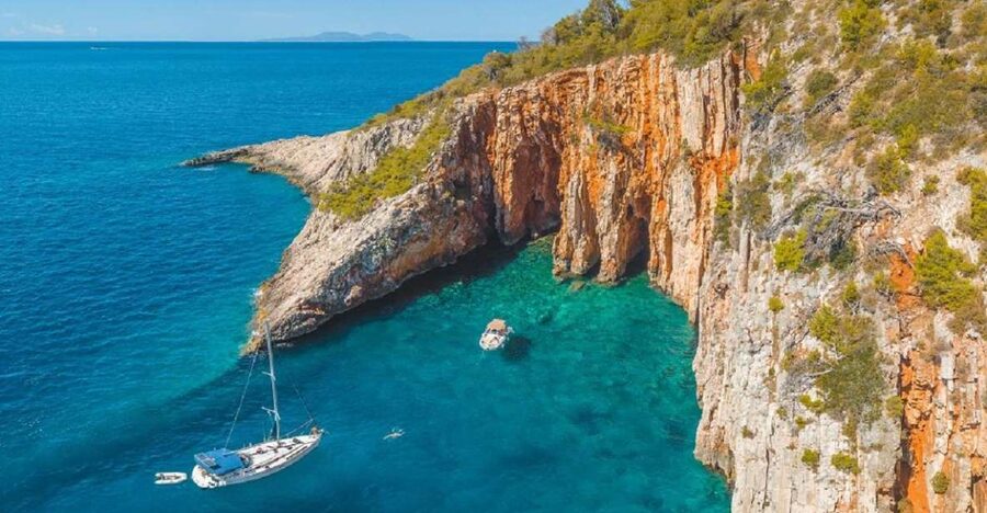 Private boat tour to Hvar & Red Rocks: from Trogir or Split - Pakleni Islands: beaches and crystal water break time
