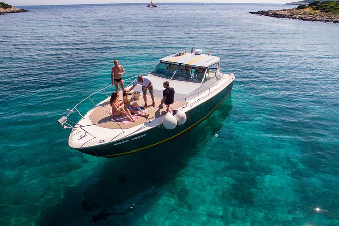 Private custom Blue & Green Cave tour with yacht from Hvar town - Customizing the day with a private skipper, plus WiFi and sundecks