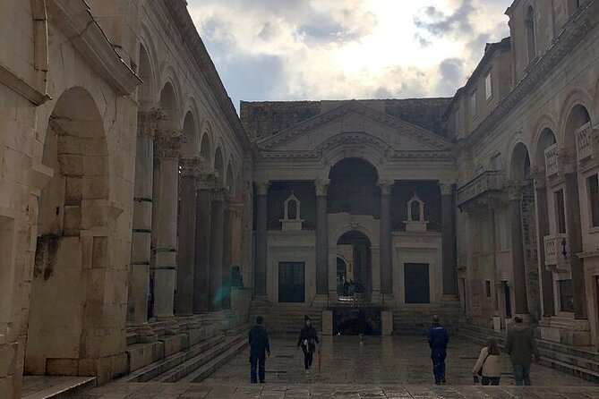 Private History Split Walking Tour in Italian - Small group - Vestibulum stop: emperor’s space and a cultural moment
