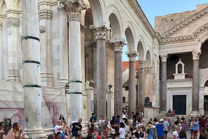 Private History Split Walking Tour in Italian - Small group - Substructures walkthrough: construction, function, and change over time