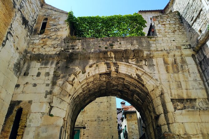 Private History tour - small group - Vestibulum and Triclinium: Diocletian’s private rhythm