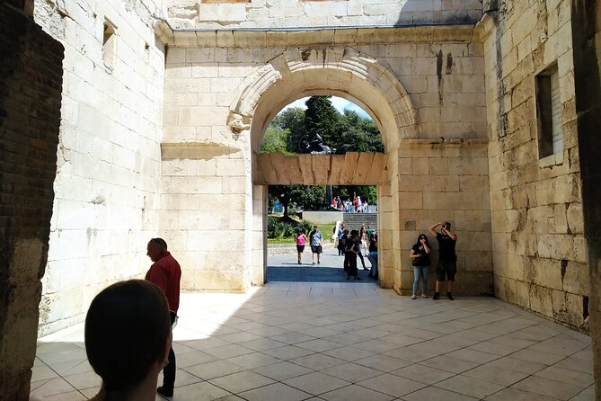 Private History tour - small group - Fruit’s Square and Pjaca: old walls, old civic roles