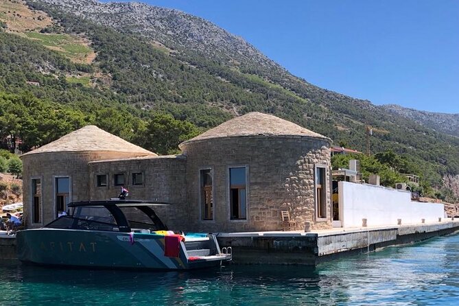 Private Luxury boat from Hvar, Brač and Split - A private luxury boat day from Makarska, built around the islands