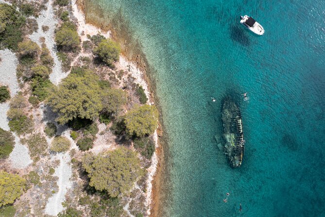 Private speedboat custome-made tour / from Trogir and Split - Guides matter: Peter, Bruno, and Boki set the tone