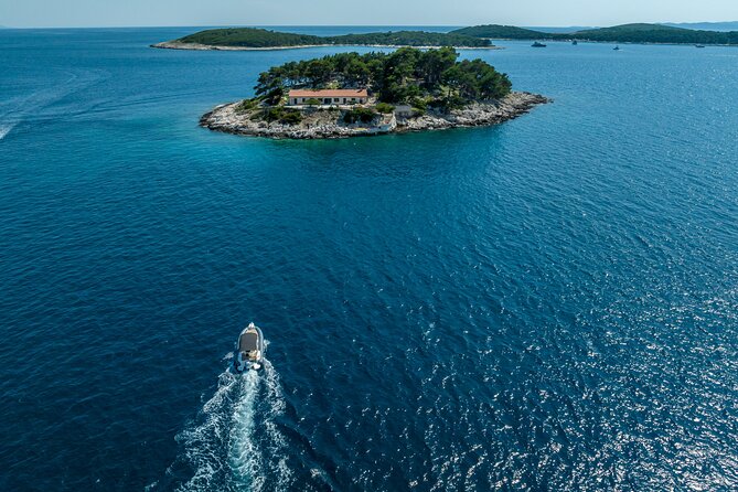 Private speedboat custome-made tour / from Trogir and Split - When wind shows up: safety and realism in the afternoon