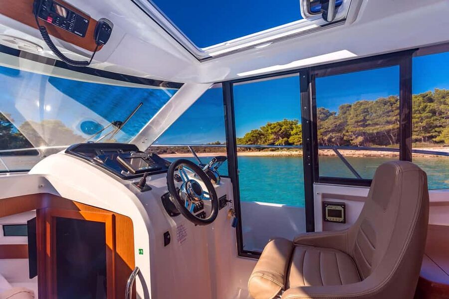 Private speedboat tours Sea Symphony - Jelsa on Hvar and the Optional Duboković Winery Detour