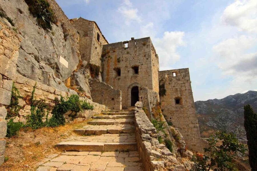 Private Split and Klis Fortress: A Unique Shore Excursion - The short van ride up to Klis: when views start before the fortress