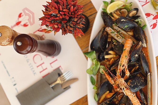 Private Split Tour & Local Bites & Seafood Extravaganza & Pickup - Narodni Trg and the Venetian Square Pause