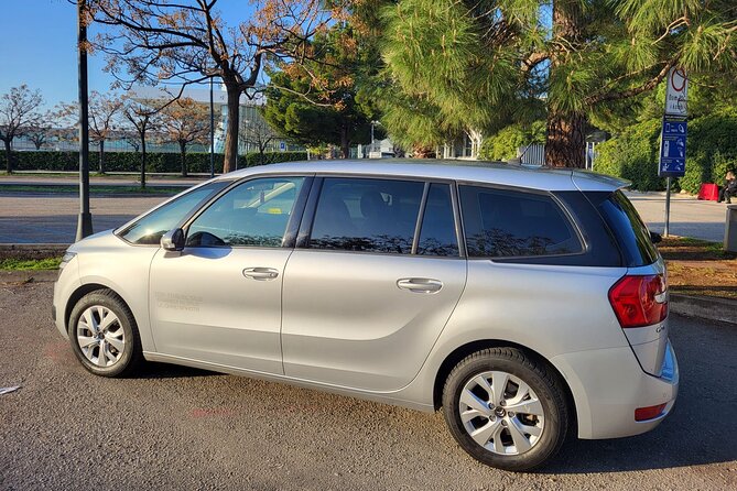 Private taxi transfer from Split to Split airport - Pickup From Your Door, Luggage Ready
