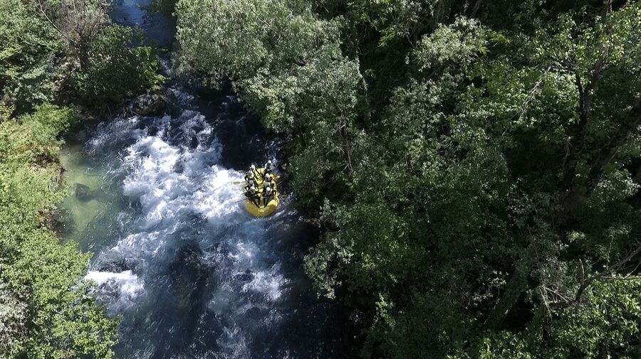 Rafting on the Cetina river - Guides and group energy: why the instruction style matters