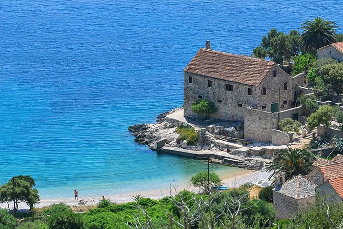 Red Rocks & Southern Side Of Hvar Private Tour - Cruising the Red Rocks: what to pay attention to while you’re on the water