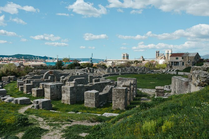 Salona & Amphitheater - Private guided tour - Admission incl. - Manastirine necropolis and St. Dominius, where burial tells the story