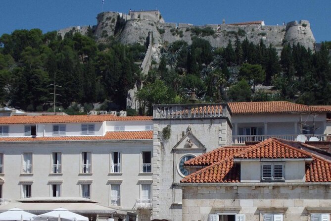 Self-Guided Walking Tour of Hvar’s Historical Old Town - Getting Your Bearings at Trg svetog Stjepana
