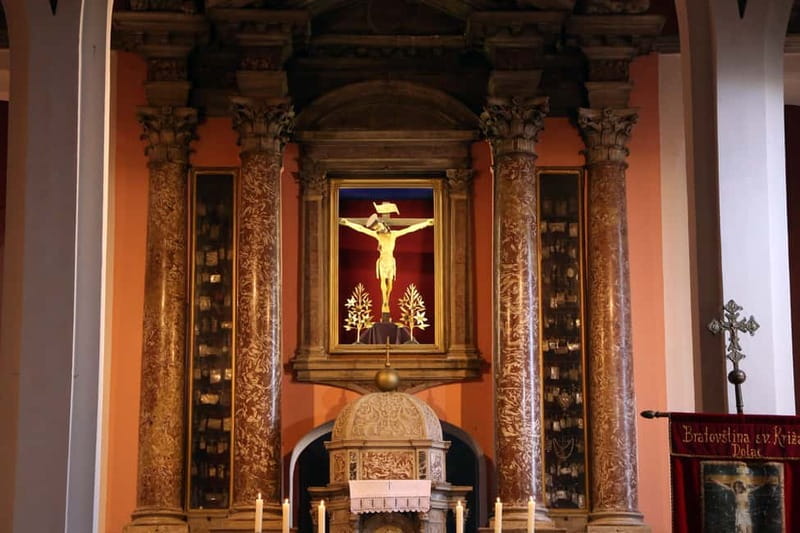 Šibenik: Medieval Night Walking Tour - St. John Church Reliefs and the First Public Lighting Lamp
