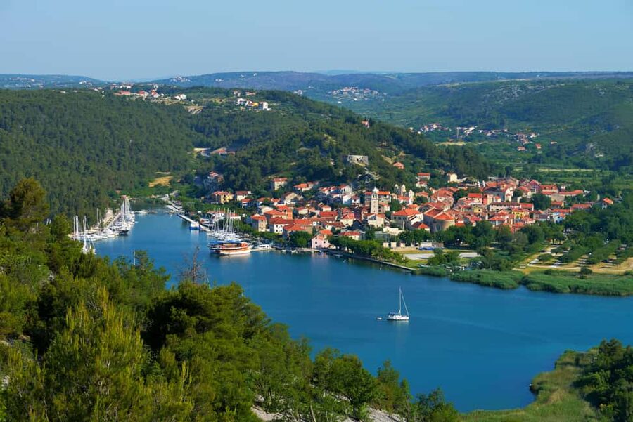 Sibenik: Stunning views, History & Tasting - Croatia in day - Kaštel Benković: history that explains the coastline
