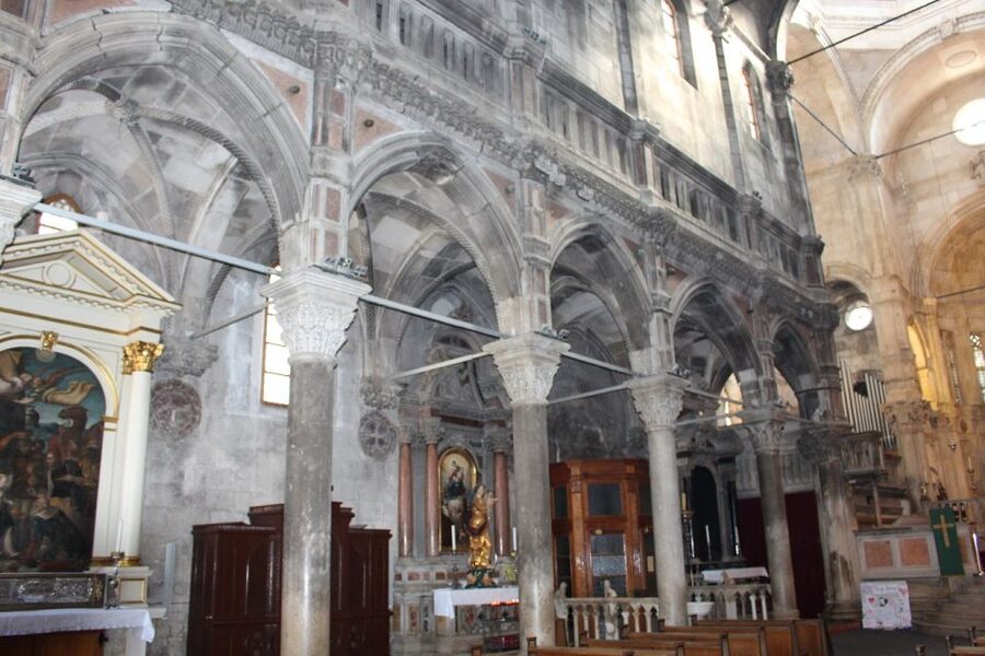 Šibenik walking tour in one hour! - St. Frane monastery and the eastern city gates: setting the medieval frame