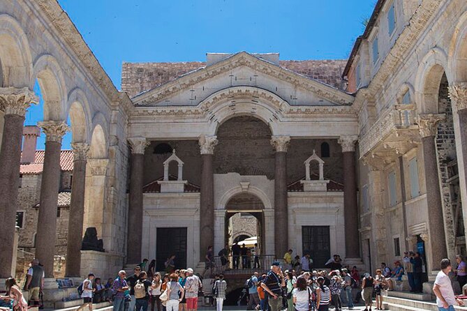 Sightseeing Split's Roman Ruins: A Self-Guided Audio Tour - The palace heart: Peristyle, Vestibulum, and Jupiter’s Temple