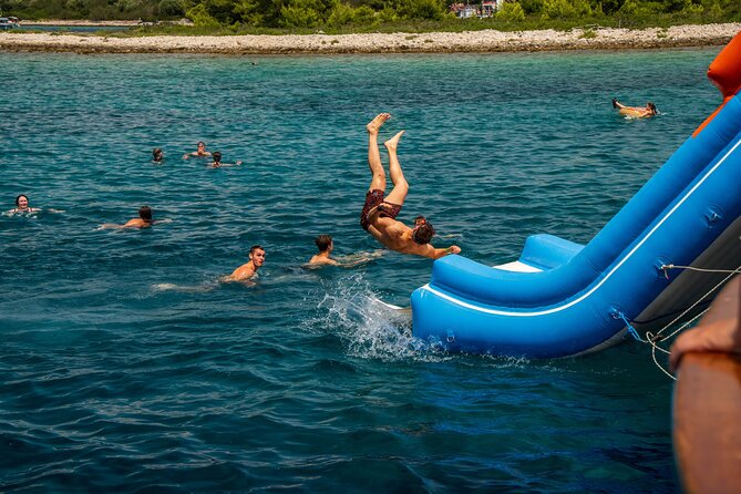 Slatine - Island Hopping Excursion (Trogir/Blue Lagoon/Shipwreck) - Nečujam, Šolta: exploring the sunken ship for one hour
