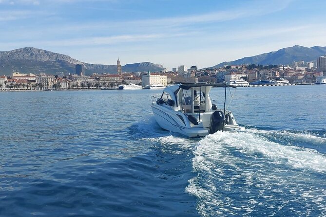 Speedboat transfer from Hvar town (Water taxi transfer) to Airport Split - Where you meet in Hvar and what boarding feels like
