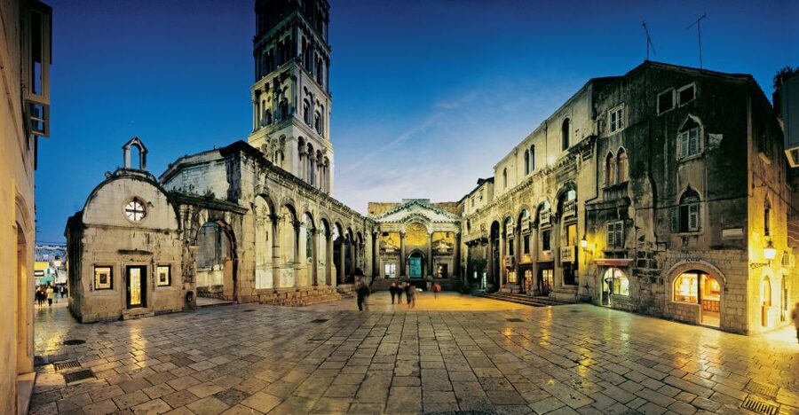 Split: 1.5-Hour Walking Tour and Diocletian's Palace - From the Peristil to Saint Domnius Cathedral