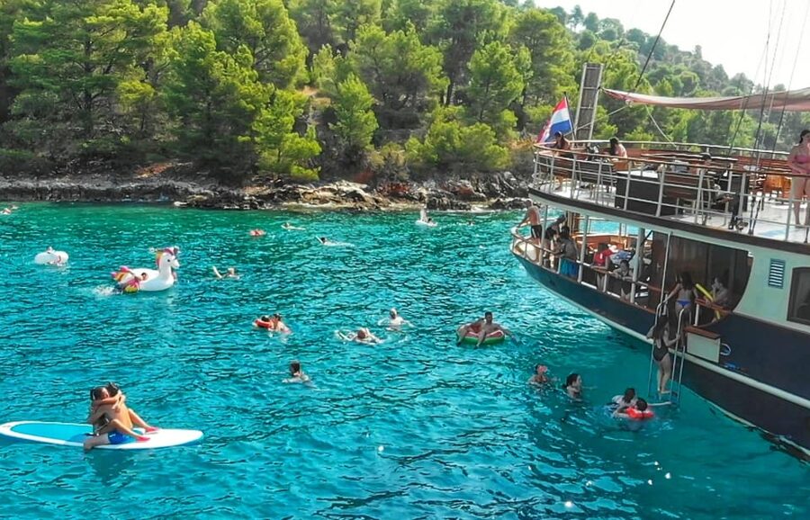 Split: All inclusive Brač & Šolta Island Swimming Cruise - What to bring, and boat rules that affect your comfort