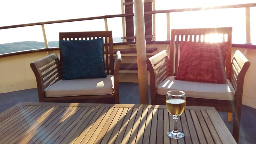 Split: All inclusive Brač & Šolta Island Swimming Cruise - Traditional village break: a short stop with local drinks