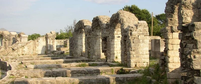 Split and Salona Cultural Heritage Day Tour from Trogir - Salona Like Croatia’s Pompeii: Basilicas, Sarcophagi, and the Coliseum Scale