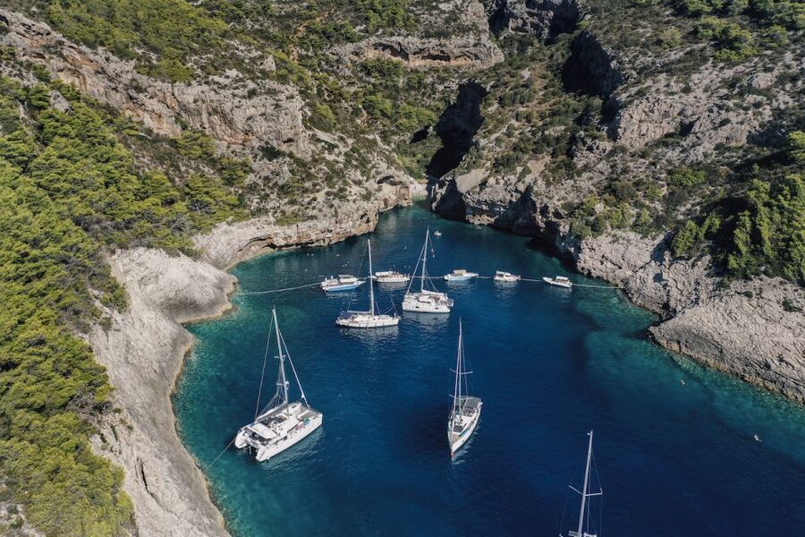 Split: Blue Cave and 5 Islands Tour - Pakleni Islands and Palmižana: Seafood options, beach-club energy, and downtime between big sights