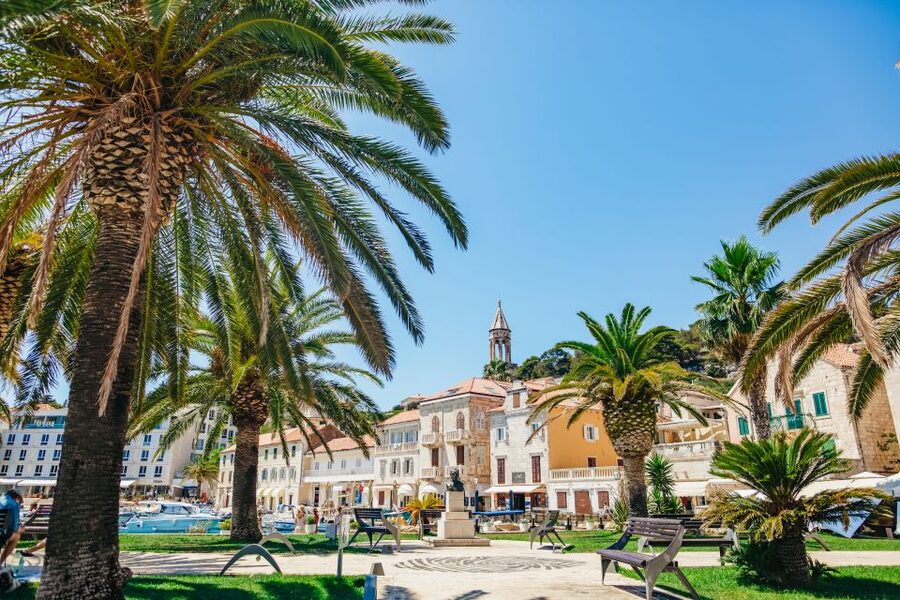 Split: Blue Cave, Vis & Hvar Full-Day Trip by Speedboat - Boat comfort, snorkeling gear, and what to pack for 10 hours